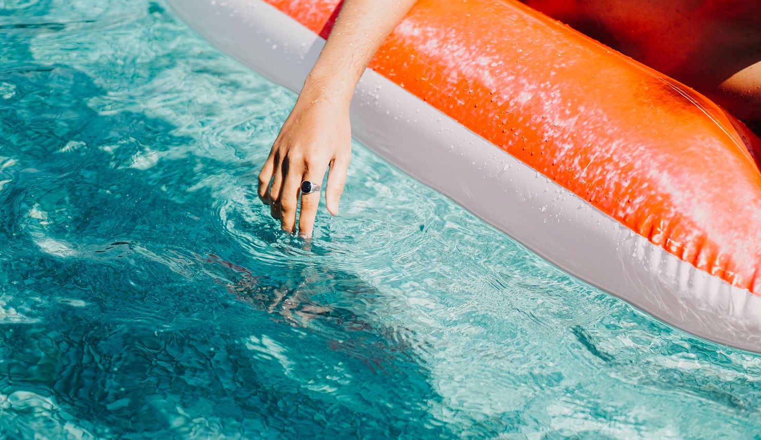 Cleaning your swimming pool toys and floats